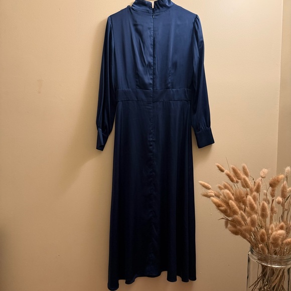 ๐ Alexia Admor Dress ๐ - Picture 4 of 5